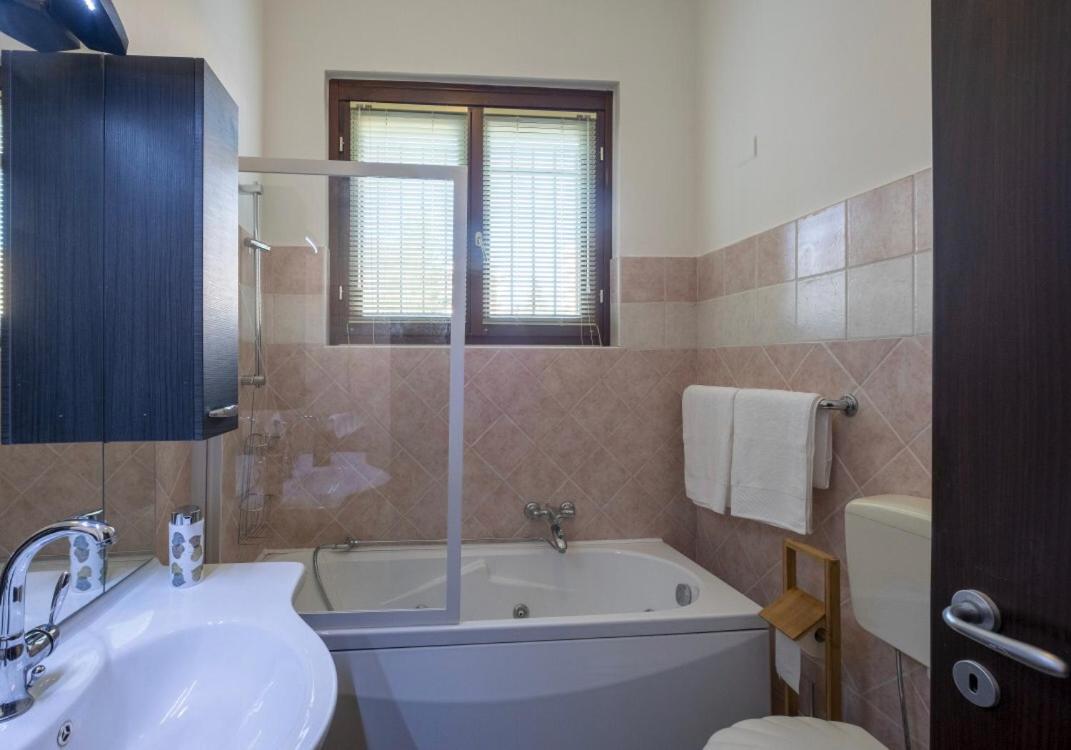 Appartamento In Villa Con Giardino A 300M Dal Lago Maggiore 카스텔레토소프라티시노 외부 사진